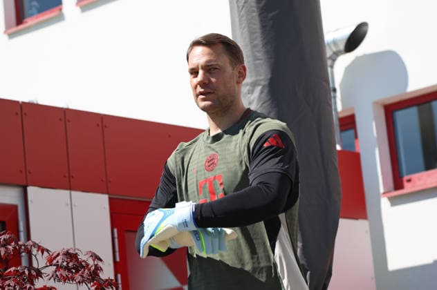 Football, Men, Champions League, Season 2025 2026, FC Bayern Munich, Final training Manuel Neuer FC Bayern Munich on the way to the training ground