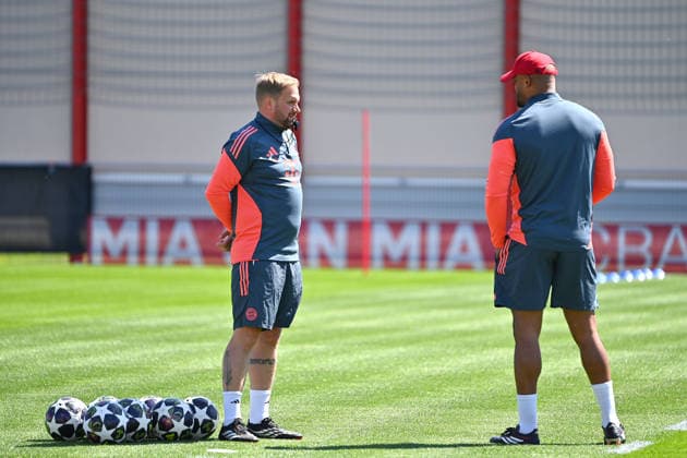 from left Aaron DANKS Co coach FCB , coach Vincent KOMPANY Bayern Muenchen final training Bayern Muenchen on 27 04 2026 Football Champions League semi-final Paris Saint Germain PSG FC Bayern Muenchen on 28 04 2026