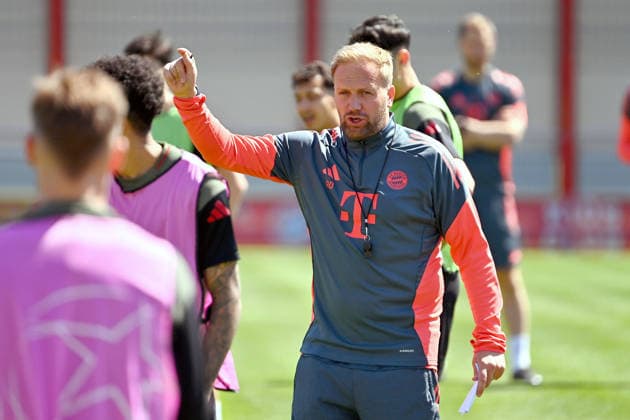 Aaron DANKS Co coach FCB , gestures, gives instructions, final training Bayern Muenchen on 27 04 2026 Football Champions League semi-final Paris Saint Germain PSG FC Bayern Muenchen on 28 04 2026