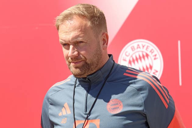 Co-coach Aaron Danks, comes out of the dressing room, Portrait, Portrait, Football final training of FC Bayern Munich before UEFA Champions League, against Paris Saint Germain 27 04 2026 Training ground, Säbenerstr PHOTO Mladen Lackovic LakoPress