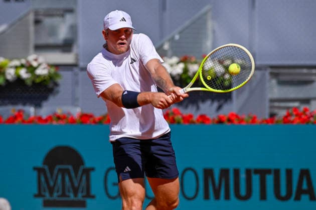 April 27, 2026, Madrid, Madrid, Spain: ALEJANDRO DAVIDOVICH of spain - ADIDAS plays a backhand against CASPER RUUD of norway - YONEX during the Mutua Madrid Open 2026, ATP, Tennis Herren Masters 1000 and WTA, Tennis Damen 1000 tennis tournament, celebrated at Caja Magica on April 26, 2026 in Madrid, Spain. Madrid Spain - ZUMAc312 20260427_zsp_c312_066 Copyright: xOscarxManuelxSanchezx