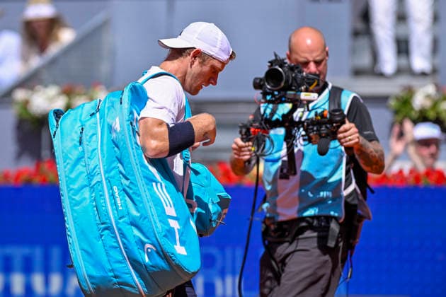 April 27, 2026, Madrid, Madrid, Spain: Waving goodbye to the crowd after losing the game the Mutua Madrid Open 2026, ATP, Tennis Herren Masters 1000 and WTA, Tennis Damen 1000 tennis tournament, celebrated at Caja Magica on April 26, 2026 in Madrid, Spain. Mutua Madrid Open 2026 - Day 8 (04.27.26) - ZUMAc312 20260427_zsp_c312_133 Copyright: xOscarxManuelxSanchezx
