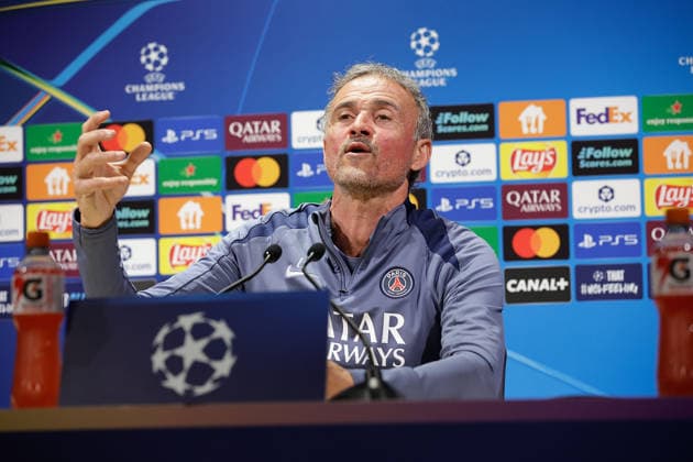 2026 04 27 Paris, Parc des Princes Paris Saint Germain press conference before the Champions League semi-final match Paris Saint Germain Bayern Muenchen v l , coach, coach Luis Enrique Paris Saint Germain pensive, gesticulate, gesticulate with arms, gesticulate Copyright: AntonioxBorga