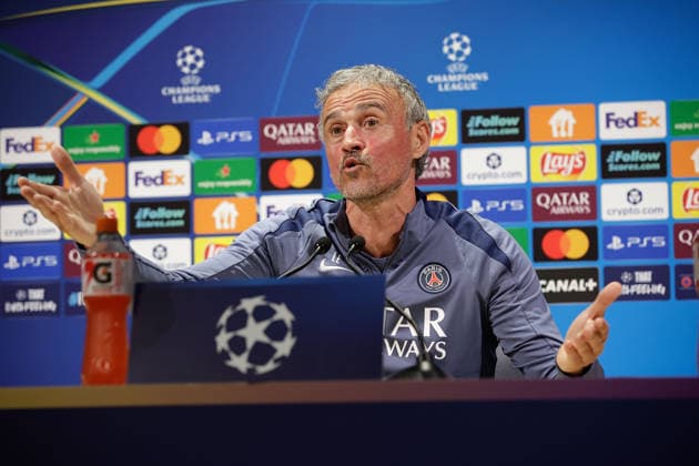 2026 04 27 Paris, Parc des Princes Paris Saint Germain press conference before the Champions League semi-final match Paris Saint Germain Bayern Muenchen v l , coach, coach Luis Enrique Paris Saint Germain pensive, gesticulate, gesticulate with arms, gesticulate Copyright: AntonioxBorga