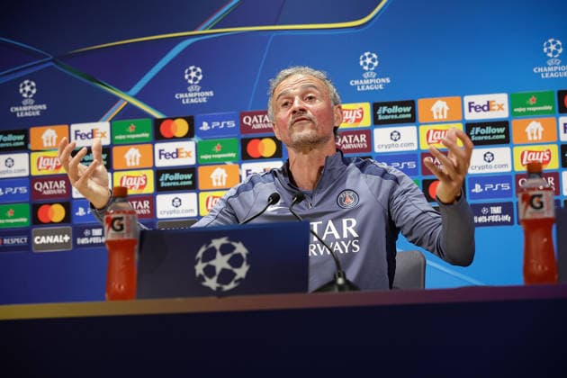 2026 04 27 Paris, Parc des Princes Paris Saint Germain press conference before the Champions League semi-final match Paris Saint Germain Bayern Muenchen v l , coach, coach Luis Enrique Paris Saint Germain pensive, gesticulate, gesticulate with arms, gesticulate Copyright: AntonioxBorga