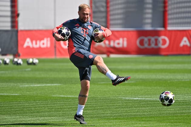 Aaron DANKS Co Coach FCB , Final Training Bayern Muenchen on 27 04 2026 Football Champions League Semi Final Paris Saint Germain PSG FC Bayern Muenchen on 28 04 2026