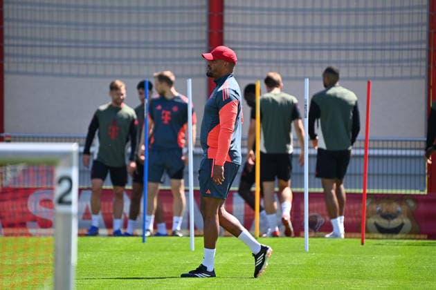 Coach Vincent KOMPANY Bayern Muenchen final training Bayern Muenchen on 27 04 2026 Football Champions League semi-final Paris Saint Germain PSG FC Bayern Muenchen on 28 04 2026