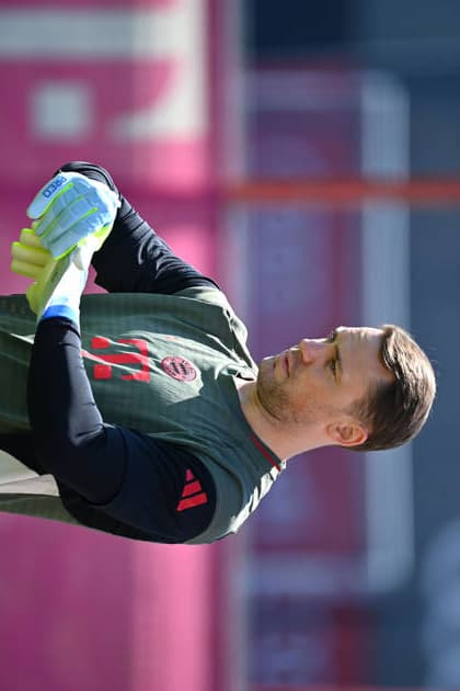 Manuel NEUER Goalkeeper Bayern Muenchen , action,single picture,cropped single motif,half figure,half figure final training Bayern Muenchen on 27 04 2026 Soccer Champions League Semifinal Paris Saint Germain PSG FC Bayern Muenchen on 28 04 2026