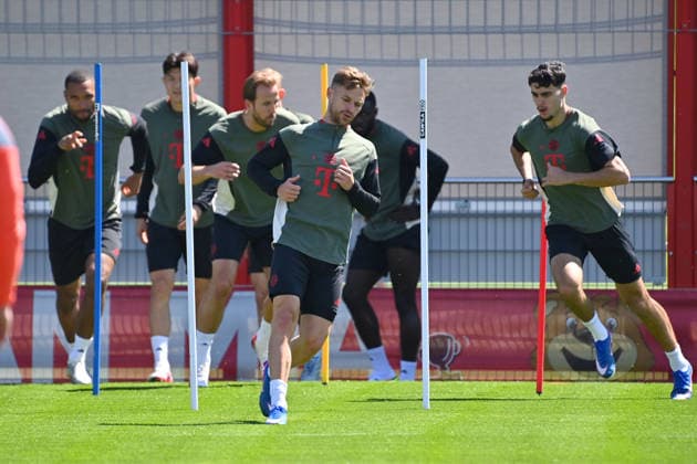 Joshua KIMMICH Bayern Muenchen , hi v li Jonathan TAH Bayern Muenchen ,Minjae KIM FC Bayern Muenchen ,Harry KANE Bayern Muenchen ,re Aleksandar PAVLOVIC Bayern Muenchen Final training Bayern Muenchen on 27 04 2026 Football Champions League Semi-Final Paris Saint Germain PSG FC Bayern Muenchen on 28 04 2026