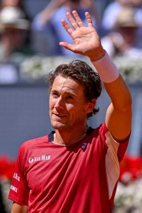 April 27, 2026, Madrid, Madrid, Spain: CASPER RUUD of norway - YONEX Waving and celebrating the victory in the game the Mutua Madrid Open 2026, ATP, Tennis Herren Masters 1000 and WTA, Tennis Damen 1000 tennis tournament, celebrated at Caja Magica on April 26, 2026 in Madrid, Spain. Madrid Spain - ZUMAc312 20260427_zsp_c312_106 Copyright: xOscarxManuelxSanchezx