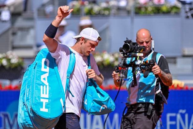 April 27, 2026, Madrid, Madrid, Spain: Waving goodbye to the crowd after losing the game the Mutua Madrid Open 2026, ATP, Tennis Herren Masters 1000 and WTA, Tennis Damen 1000 tennis tournament, celebrated at Caja Magica on April 26, 2026 in Madrid, Spain. Madrid Spain - ZUMAc312 20260427_zsp_c312_148 Copyright: xOscarxManuelxSanchezx