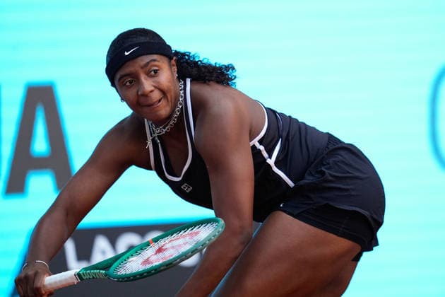 April 27, 2026, Madrid, Madrid, Spain: Hailey Baptiste of USA in action against Belinda Bencic of Switzerland during the Mutua Madrid Open 2026, ATP, Tennis Herren Masters 1000 and WTA, Tennis Damen 1000, at La Caja Magica on April 27, 2026 in Madrid, Spain. Madrid Spain - ZUMAa181 20260427_zaa_a181_088 Copyright: xDennisxAgyemanx