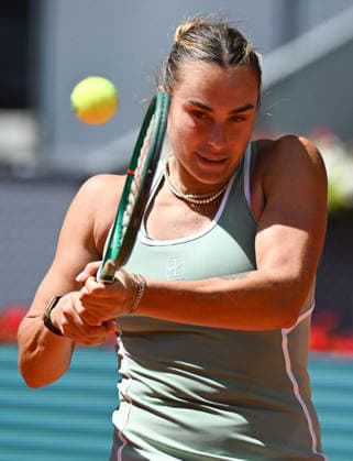 (260427) -- MADRID, April 27, 2026 -- Aryna Sabalenka of Belarus hits a return during the women s singles round of 16 match between Aryna Sabalenka of Belarus and Osaka Naomi of Japan at the 2026 Madrid Open tennis tournament in Madrid, Spain, on April 27, 2026. ) (SP)SPAIN-MADRID-TENNIS-MADRID OPEN-WOMEN S SINGLES ChengxMin 