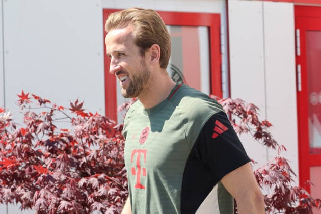 9 Harry Kane, is in a good mood, smiling, at the run-in, portrait, portrait, football FC Bayern Munich final training before UEFA Champions League, against Paris Saint Germain 27 04 2026 Training ground, Säbenerstr PHOTO Mladen Lackovic LakoPress