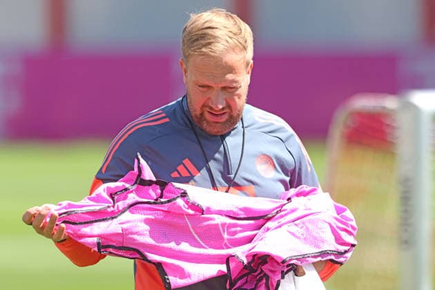 Co-coach Aaron Danks, CL jerseys, portrait, portrait, soccer final training of FC Bayern Munich before UEFA Champions League, against Paris Saint Germain 27 04 2026 training ground, Säbenerstr PHOTO Mladen Lackovic LakoPress