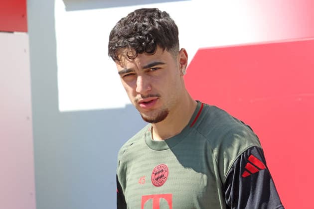 45 Aleksandar Pavlovic, Portrait, Portrait, Football FC Bayern Munich final training session before UEFA Champions League, against Paris Saint Germain 27 04 2026 Training ground, Säbenerstr PHOTO Mladen Lackovic LakoPress