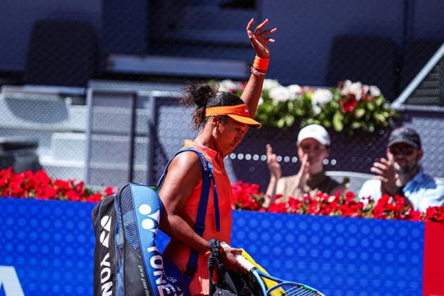 Mutua Madrid Open 2026 - Day 8 Naomi Osaka of Japan leaves the court after losing to Aryna Sabalenka of Belarus during their Women s Singles match on Day Eight of the Mutua Madrid Open at La Caja Magica on April 27, 2026, in Madrid, Spain. Madrid Madrid Spain  Copyright: xMiguelxReisx originalFilename:reis-notitle260427_np0b3.jpg