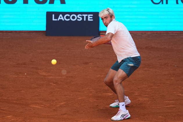 April 27, 2026, Madrid, Madrid, Spain: Daniel Merida of Spain in action against Stefanos Tsitsipas of Greece during the Mutua Madrid Open 2026, ATP, Tennis Herren Masters 1000 and WTA, Tennis Damen 1000, at La Caja Magica on April 27, 2026 in Madrid, Spain. Madrid Spain - ZUMAa181 20260427_zaa_a181_237 Copyright: xDennisxAgyemanx