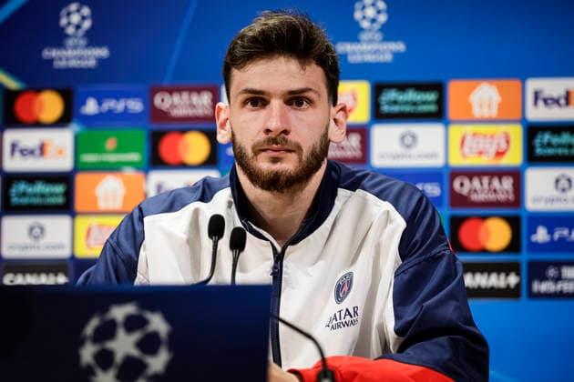 Paris, France April 27 Khvicha Kvaratskhelia of Paris Saint Germain talks during the training session press conference on day ahead of the UEFA Champions League 2025 26 Semi Final First Leg match between Paris Saint Germain and FC Bayern Munchen at Parc des Princes on April 27, 2026 in Paris, France Photo by JustPictures Paris Parc des Princes France Copyright: x x2026xEurasiaxSportxImagesx jp-en-EuSpIm-AB6_PSG_Pressconf_27Apr2026_PR002