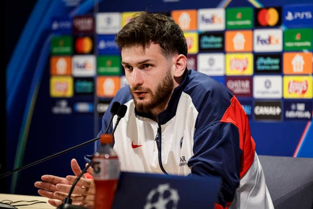 Paris, France April 27 Khvicha Kvaratskhelia of Paris Saint Germain talks during the training session press conference on day ahead of the UEFA Champions League 2025 26 Semi Final First Leg match between Paris Saint Germain and FC Bayern Munchen at Parc des Princes on April 27, 2026 in Paris, France Photo by JustPictures Paris Parc des Princes France Copyright: x x2026xEurasiaxSportxImagesx jp-en-EuSpIm-AB6_PSG_Pressconf_27Apr2026_PR773