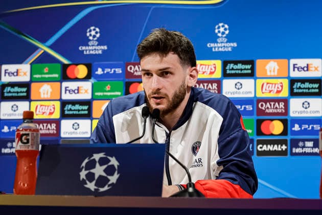 Paris, France April 27 Khvicha Kvaratskhelia of Paris Saint Germain talks during the training session press conference on day ahead of the UEFA Champions League 2025 26 Semi Final First Leg match between Paris Saint Germain and FC Bayern Munchen at Parc des Princes on April 27, 2026 in Paris, France Photo by JustPictures Paris Parc des Princes France Copyright: x x2026xEurasiaxSportxImagesx jp-en-EuSpIm-AB6_PSG_Pressconf_27Apr2026_PR761