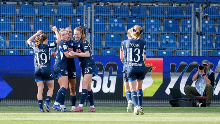 TSG 1899 Hoffenheim players, cheer about the goal to 3 1, jubilation, goal celebration, celebrate the goal, goal, celebration, cheers about the goal, rejoice, joy, rejoices, optimistic, positive, game scene, highlight, Action, Action, 27 04 2026, Sinsheim Hoffenheim Germany , Soccer, Google Pixel Women Bundesliga, TSG 1899 Hoffenheim 1 FC Köln, DFB DFL REGULATIONS PROHIBIT ANY USE OF PHOTOGRAPHS AS IMAGE SEQUENCES AND OR QUASI VIDEO xozx