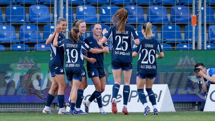 Players of TSG 1899 Hoffenheim, cheer about the goal to 4 1, cheer, goal celebration, celebrate the goal, goal, celebration, cheers about the goal, rejoice, joy, rejoices, optimistic, positive, game scene, highlight, Action, Action, 27 04 2026, Sinsheim Hoffenheim Germany , Soccer, Google Pixel Women Bundesliga, TSG 1899 Hoffenheim 1 FC Köln, DFB DFL REGULATIONS PROHIBIT ANY USE OF PHOTOGRAPHS AS IMAGE SEQUENCES AND OR QUASI VIDEO xozx