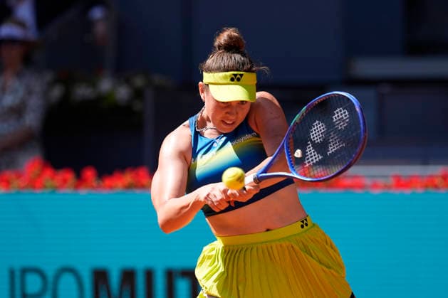 April 27, 2026, Madrid, Madrid, Spain: Linda Noskova of Czech Republic plays against Coco Gauff of USA during the Mutua Madrid Open 2026, ATP, Tennis Herren Masters 1000 and WTA, Tennis Damen 1000, at La Caja Magica on April 27, 2026 in Madrid, Spain. Madrid Spain - ZUMAa181 20260427_zaa_a181_243 Copyright: xOscarxJ.xBarrosox