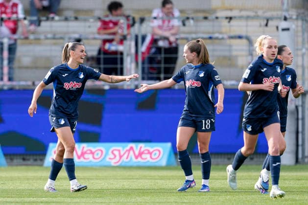 from left goal scorer Selina Cerci TSG, 29 , Valesca Ampoorter TSG, 18 , Vanessa Diehm TSG, 6 , Jill Janssens TSG, 9 , TSG 1899 Hoffenheim players, celebrate the goal, celebrate the goal, goal, celebration, cheers about the goal, rejoice, joy, rejoices, optimistic, positive, game scene, highlight, action, 27 04 2026, Sinsheim Hoffenheim Germany , Football, Google Pixel Women Bundesliga, TSG 1899 Hoffenheim 1 FC Köln, DFB DFL REGULATIONS PROHIBIT ANY USE OF PHOTOGRAPHS AS IMAGE SEQUENCES AND OR QUASI VIDEO xozx