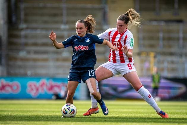 Adriana Achcinska 9 1 FC Köln in a duel with Marie Steiner 19 TSG Hoffenheim for the ball at Dietmar Hopp Stadium GPFBL TSG Hoffenheim 1 FC Köln, 27 04 2026 Copyright: xSpeedshotx