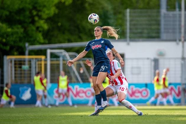 Selina Cerci 29 TSG Hoffenheim in a duel with a player from 1 FC Köln GPFBL TSG Hoffenheim 1 FC Köln, 27 04 2026 Copyright: xSpeedshotx