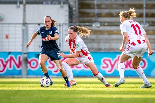 Marie Steiner 19 TSG Hoffenheim in a duel with Adriana Achcinska 9 1 FC Köln at Dietmar Hopp Stadium GPFBL TSG Hoffenheim 1 FC Köln, 27 04 2026 Copyright: xSpeedshotx