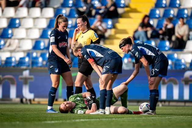 Valesca Ampoorter 18 TSG Hoffenheim and Franziska Harsch 17 TSG Hoffenheim look after injured goalkeeper at the Dietmar Hopp Stadium GPFBL TSG Hoffenheim 1 FC Köln, 27 04 2026 Copyright: xSpeedshotx