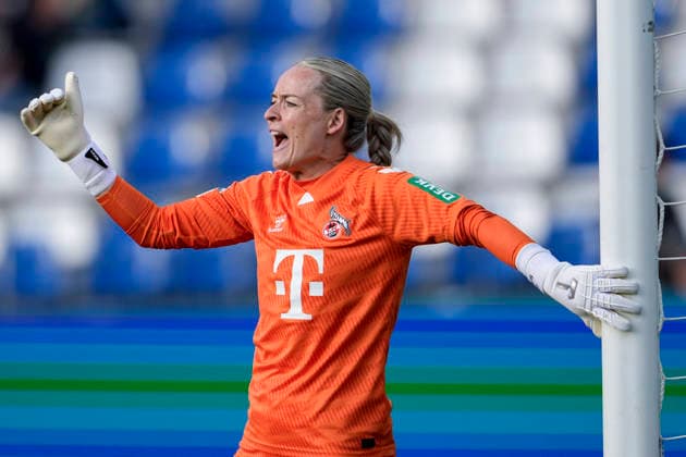 Lisa Schmitz Goalkeeper, Goalkeeper, Cologne, 1 , gives instructions, gestures, gesticulates with arms, single image, single photo, action, action, 27 04 2026, Sinsheim Hoffenheim Germany , Football, Google Pixel Women Bundesliga, TSG 1899 Hoffenheim 1 FC Köln, DFB DFL REGULATIONS PROHIBIT ANY USE OF PHOTOGRAPHS AS IMAGE SEQUENCES AND OR QUASI VIDEO xozx