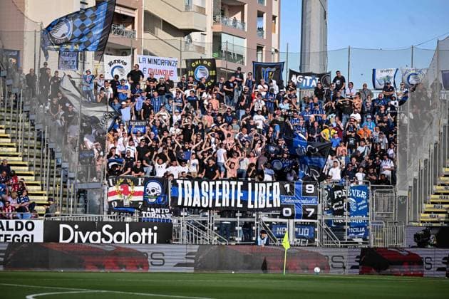 Tifosi, Fans of Atalanta during Cagliari Calcio vs Atalanta BC, Italian soccer Serie A match in Cagliari, Italy, April 27 2026  Copyright: xLuigixCanu IPAxSportx xipa-agency.netx xx IPA_74276029 IPA_Agency_IPA74276029