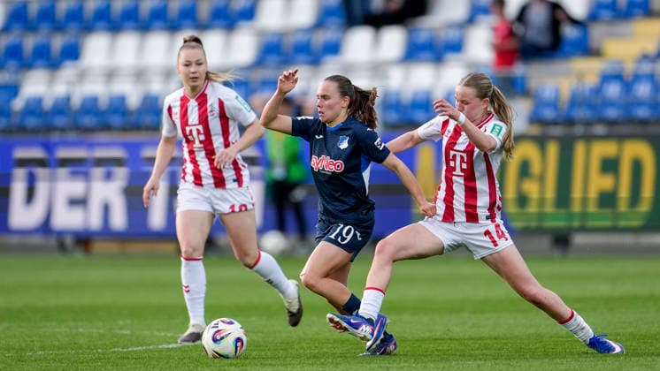 v li Weronika Zawistowska Cologne, 10 , Marie Steiner TSG, 19 , Carlotta Imping Cologne, 14 , duel, duel scene, duel, tackle, tackling, dynamics, action, action, 27 04 2026, Sinsheim Hoffenheim Germany , Football, Google Pixel Women Bundesliga, TSG 1899 Hoffenheim 1 FC Köln, DFB DFL REGULATIONS PROHIBIT ANY USE OF PHOTOGRAPHS AS IMAGE SEQUENCES AND OR QUASI VIDEO xozx