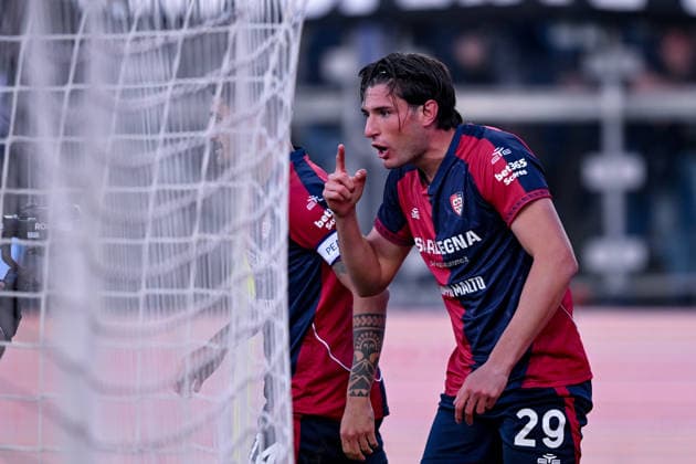 Cagliari s Gennaro Borrelli in action for 3-2 during the Serie A soccer match between Cagliari Calcio and Atalanta at the Unipol Domus in Cagliari, Sardinia - Monday 27th April. - Soccer  Copyright: x Â®xGianlucaxZuddas LaPressex