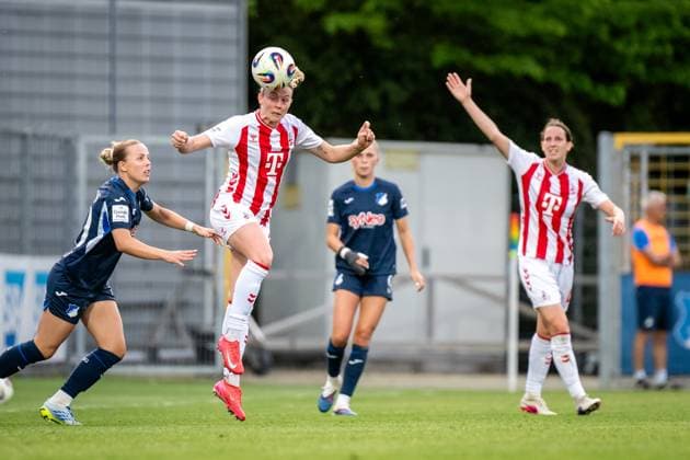 Sandra Maria Jessen 6 1 FC Köln in a duel with Laura Gloning 20 TSG Hoffenheim and Jill Janssens 9 TSG Hoffenheim in action, while Sara Agrez 4 1 FC Köln observes attentively GPFBL TSG Hoffenheim 1 FC Köln, 27 04 2026 Copyright: xSpeedshotx