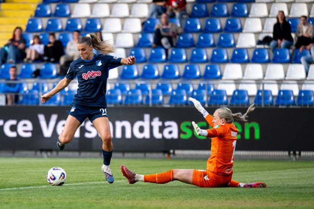 TSG Hoffenheim vs 1 FC Köln, Soccer Womens Bundesliga, Matchday 23 27 04 2026, Dietmar Hopp Stadion, Hoffenheim, TSG Hoffenheim vs 1 FC Köln, Soccer Womens Bundesliga, Matchday 23, pictured Selina Cerci TSG Hoffenheim, 29 scores the goal for 5 2 against Lisa Schmitz FC Köln, 01 , nordphotoxGmbHx xMemmler nph00005