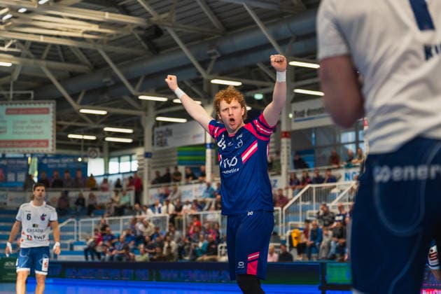 Julius Hein TSV Bayer Dormagen, 66 raises his arms in celebration TSV Dormagen vs 1 VFL Potsdam, Handball, 2 HBL, Matchday 29, Season 2025 26, 27 04 2026, TSV Dormagen vs 1 VFL Potsdam, Handball, 2 HBL, Matchday 29, Season 2025 26, 27 04 2026 Dormagen Copyright: xEibner-Pressefoto LukasxBaldygax EP_LBA
