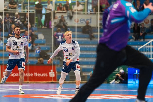 Tim Niclas Schroeder 1 VFL Potsdam, 33 looks after Tim Hildenbrand 1 VFL Potsdam, 20s throw on the empty goal TSV Dormagen vs 1 VFL Potsdam, Handball, 2 HBL, Matchday 29, Season 2025 26, 27 04 2026, TSV Dormagen vs 1 VFL Potsdam, Handball, 2 HBL, Matchday 29, Season 2025 26, 27 04 2026 Dormagen Copyright: xEibner-Pressefoto LukasxBaldygax EP_LBA
