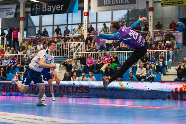 03 with a throw on goal by Christian Simonsen TSV Bayer Dormagen, 20 TSV Dormagen vs 1 VFL Potsdam, Handball, 2 HBL, Matchday 29, Season 2025 26, 27 04 2026, TSV Dormagen vs 1 VFL Potsdam, Handball, 2 HBL, Matchday 29, Season 2025 26, 27 04 2026 Dormagen Copyright: xEibner-Pressefoto LukasxBaldygax EP_LBA