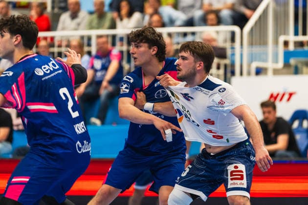 Luca Krist TSV Bayer Dormagen, 02 , Krischa Leis TSV Bayer Dormagen, 07 and Nicholas Schley 1 VFL Potsdam, 35 in the duel TSV Dormagen vs 1 VFL Potsdam, Handball, 2 HBL, Matchday 29, Season 2025 26, 27 04 2026, TSV Dormagen vs 1 VFL Potsdam, Handball, 2 HBL, Matchday 29, Season 2025 26, 27 04 2026 Dormagen Copyright: xEibner-Pressefoto LukasxBaldygax EP_LBA