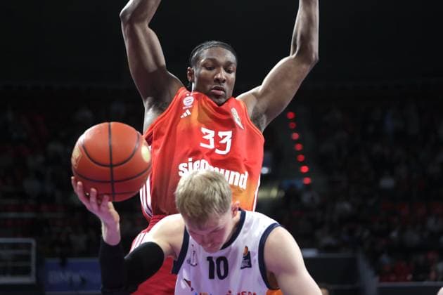 Superior Bayerns 33 David MACCORMACK over Rostocks 10 KOLENDA Basketball Bayern Rostock Bundesliga, FC Bayern Basketball Rostock Seawolves, 23 Matchday, Season 2025 2026, 27 04 2026, in Munich, B M W P A R K, Germany Source Copyright Credit Oryk HAIST xBASKETBALL-BAYERN-ROSTOCKx