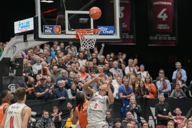 asyCredit Basketball Bundesliga, Matchday 31, Niners Chemnitz BMA365 Bamberg Baskets 27 04 2026 from 20 00 Chemnitz, Chemnitz Arena In the photo Demarcus Marquette Demonia 8 , Kevin Yebo 0 easyCredit Basketball Bundesliga, Matchday 31, Niners Chemnitz BMA365 Bamberg Baskets Chemnitz Saxony Germany Copyright: xEHLxMedia MichelxKöhlerx 20262704-Niners Chemnitz-Bamberg Baskets_015