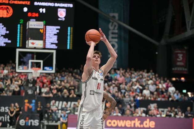 asyCredit Basketball Bundesliga, Matchday 31, Niners Chemnitz BMA365 Bamberg Baskets 27 04 2026 from 20 00 Chemnitz, Chemnitz Arena In the photo free throw Richard Balint 11 easyCredit Basketball Bundesliga, Matchday 31, Niners Chemnitz BMA365 Bamberg Baskets Chemnitz Saxony Germany Copyright: xEHLxMedia MichelxKöhlerx 20262704-Niners Chemnitz-Bamberg Baskets_024