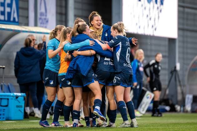 Franziska Harsch 17 TSG Hoffenheim and Valesca Ampoorter 18 TSG Hoffenheim celebrate together with their team-mates at the Dietmar Hopp Stadium GPFBL TSG Hoffenheim 1 FC Köln, 27 04 2026 Copyright: xSpeedshotx