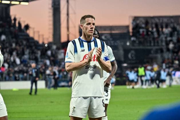 Mario Pasalic of Atalanta, Ritratto, Delusione, Delusion, Postgame, during Cagliari Calcio vs Atalanta BC, Italian soccer Serie A match in Cagliari, Italy, April 27 2026  Copyright: xLuigixCanu IPAxSportx xipa-agency.netx xx IPA_74278317 IPA_Agency_IPA74278317