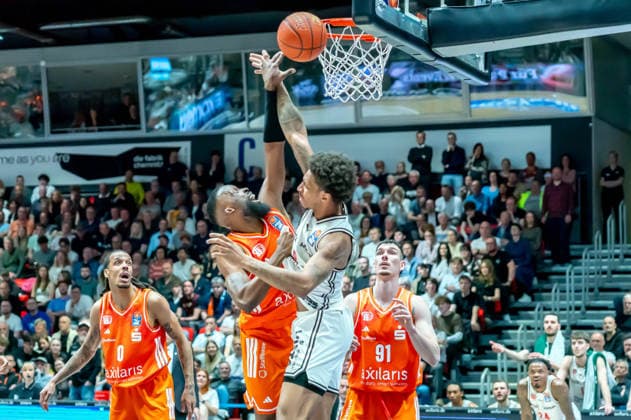 Chemnitz, Germany 27 April 2026 1 BBL 2025 2026 Sp 31 Niners Chemnitz vs Bamberg Baskets In the picture from left in the duel John Newman III 99 and Demarcus Demonia BMA Copyright: xFotostandx xNachtigallx