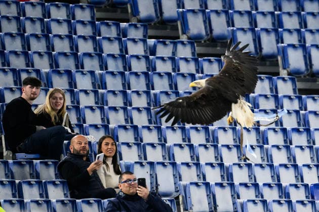 Lazio s mascot, the eagle Flaminia, lands on the stands prior to the Serie A 2025 2026 football match between SS Lazio and Udinese Calcio at Stadio Olimpico in Rome (Italy), April 27, 2026. AndreaxStaccioli